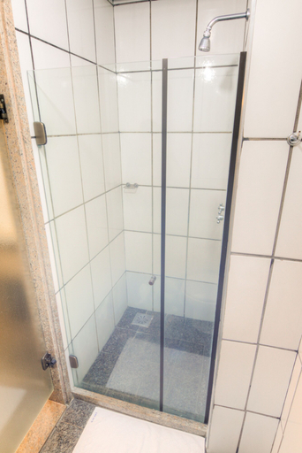Bathroom 3, Hotel Dan Inn Uberaba & Convenções by Nacional Inn, Uberaba