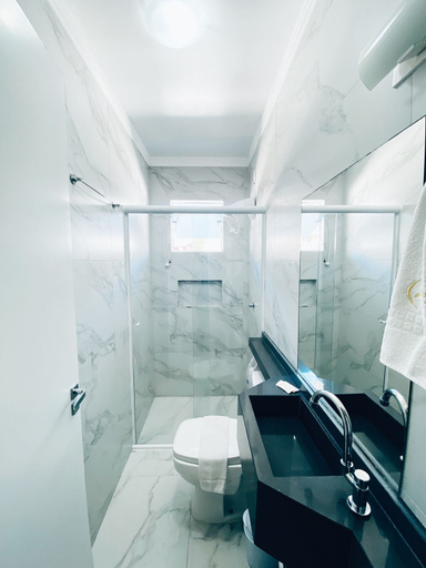 Bathroom 4, Hotel Lorimar, Penha