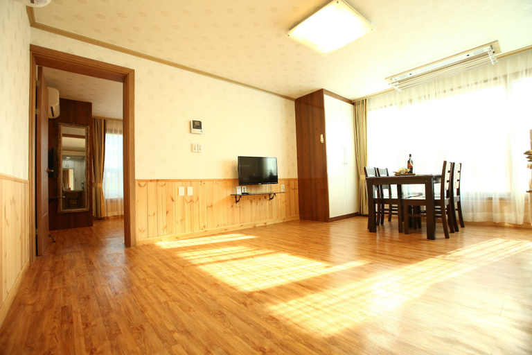 Others 4, Haesung Parktel, Seogwipo