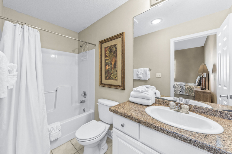 Bathroom 5, San Carlos Condos, Baldwin
