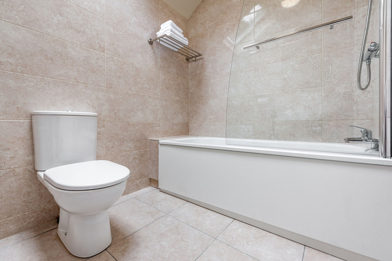 Bathroom 3, Woodenbridge Hotel