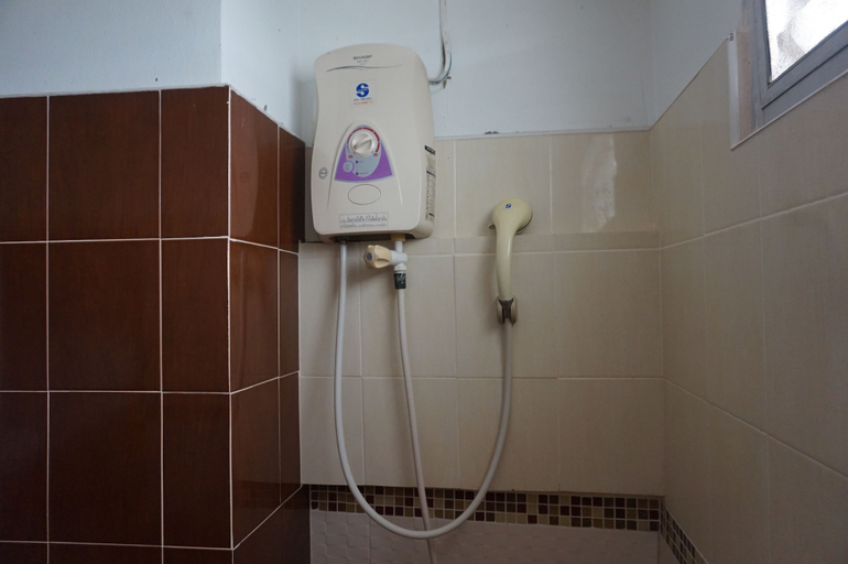 Bathroom 4, A.P. Garden Hotel, Muang Kalasin