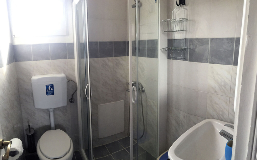 Bathroom, Edem Apartments, Ionian Islands