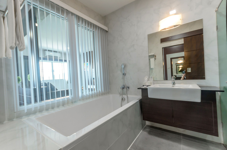 Bathroom 5, Eastpana Hotel, Si Racha