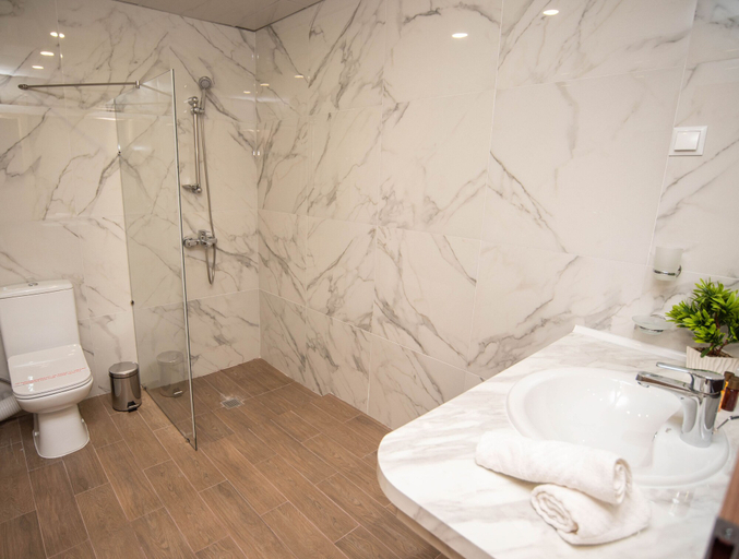 Bathroom 3, Oasis del Sol, Tsarevo