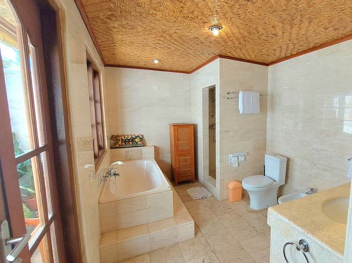Bathroom 14
