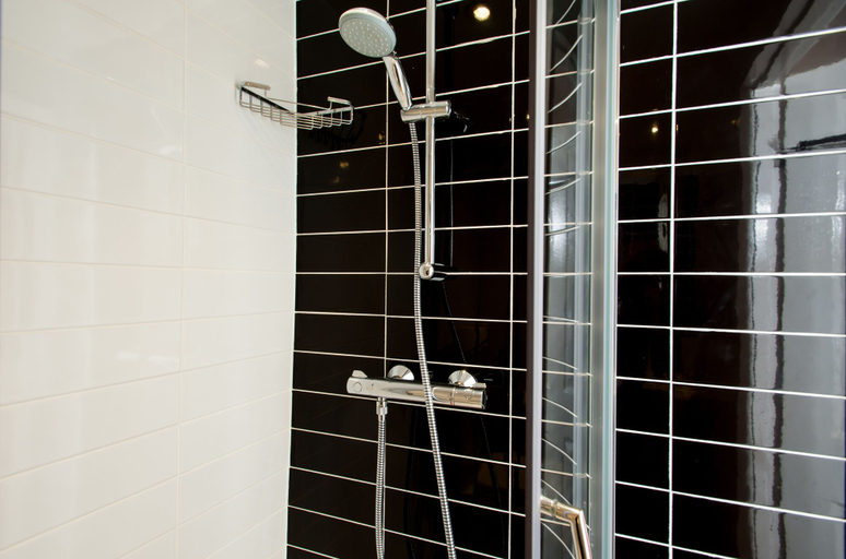 Bathroom 4, Marble Arch Inn Hotel, London