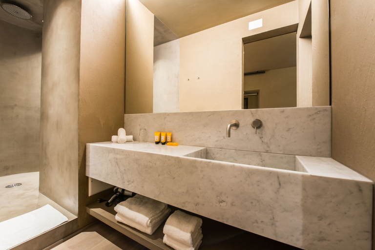 Bathroom 4, Hotel dei Barbieri, Rome