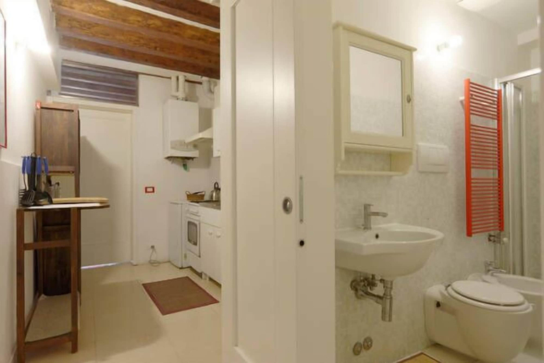 Bathroom, Mario Apartment Biennale, Venezia