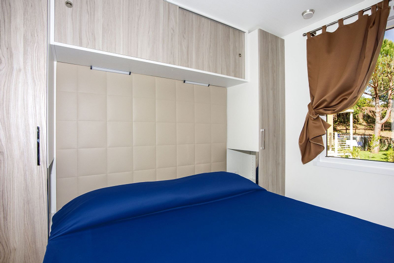 Bedroom 4, Camping Village Baia Azzurra, Grosseto