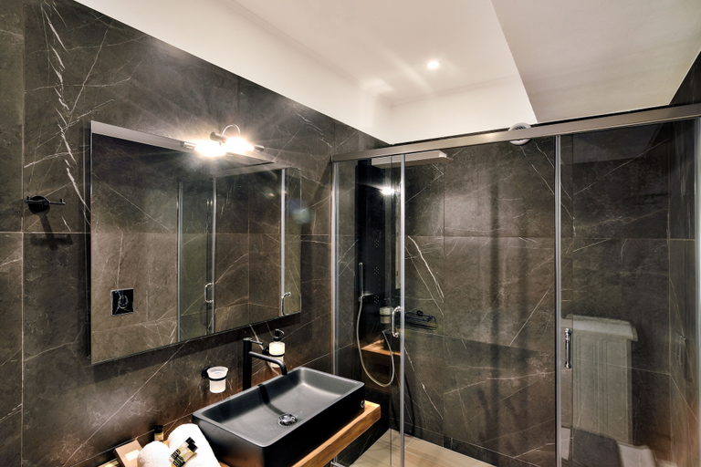 Bathroom 2, Elia Beach, Crete