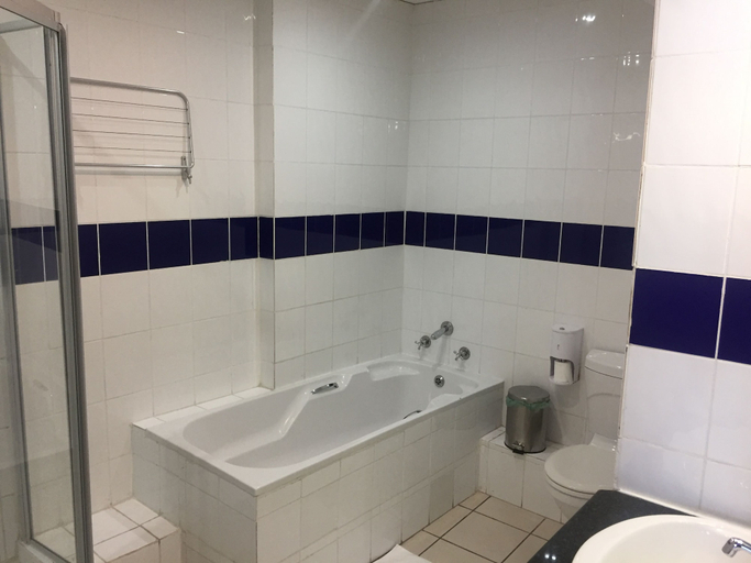 Bathroom 3, Grange Gardens Hotel, eThekwini