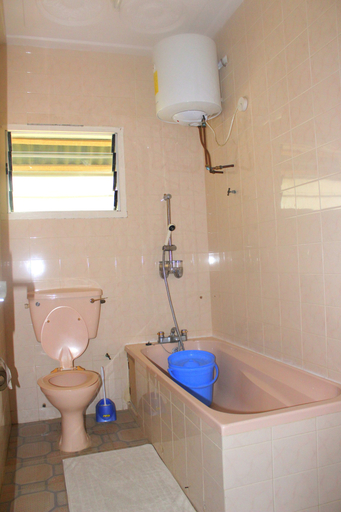 Bathroom 3, Hotel Loreto, Cape Coast