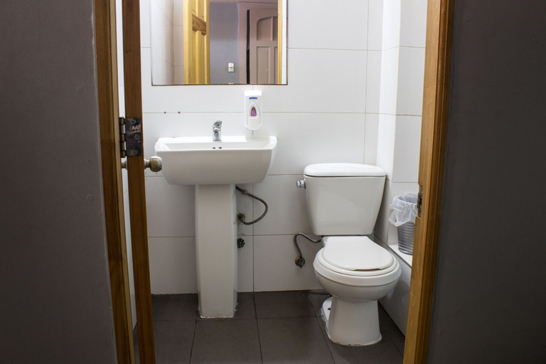 Bathroom 4, Hostal Forestal - Hostel, Santiago