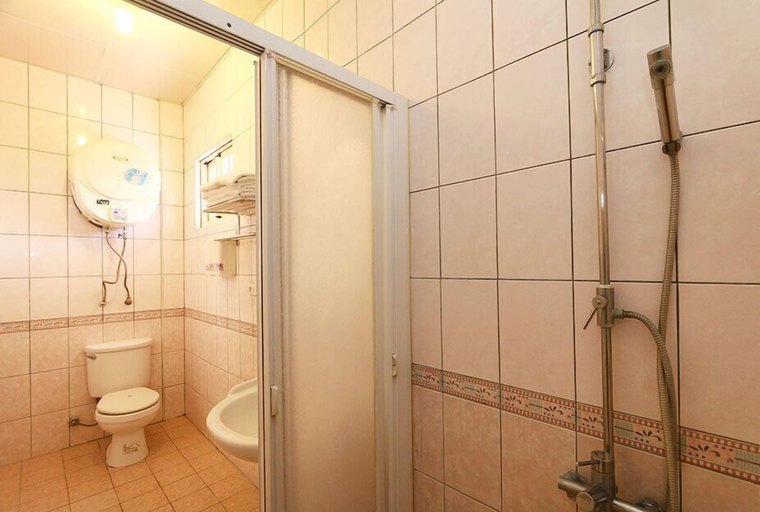Bathroom 4, YUAN QI WU Homestay, Hualien