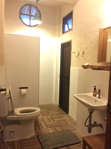 Bathroom 4, Pranberry Earth, Pran Buri