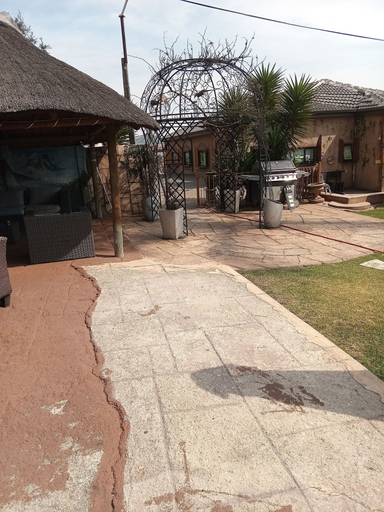 Exterior & Views 2, Petra Lodge, Ekurhuleni