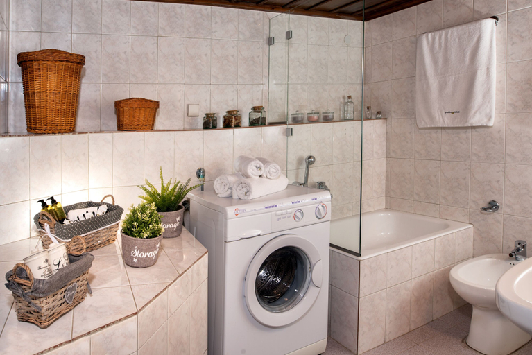 Bathroom 3, Villas by Pelion Esties in Agios Georgios Nilias, Thessaly
