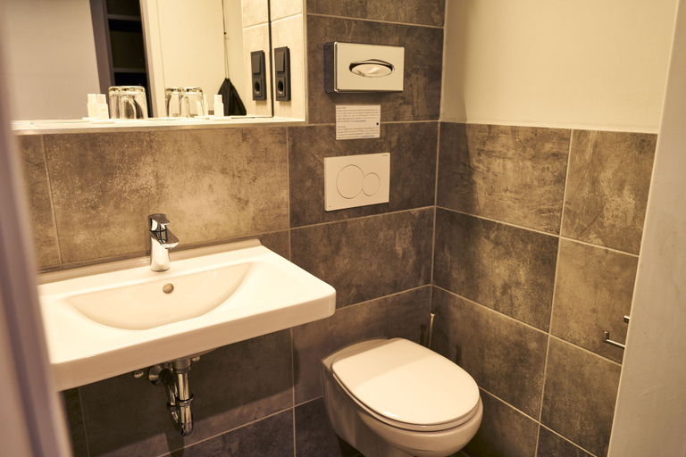 Bathroom 5, ARRIVEL Hotel Kirchheim - bisher: Novitel, München