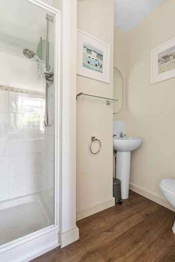 Bathroom 3, Bedford House Apartments, Torbay
