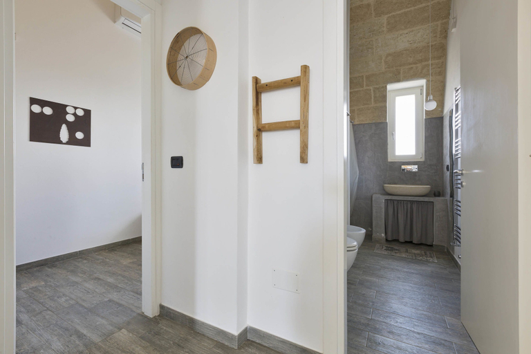 Others 5, Villa Toffi, Lecce