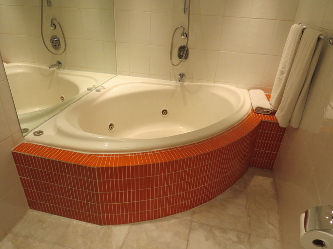 Bathroom 2, Manhattan Studio 914, City of Cape Town