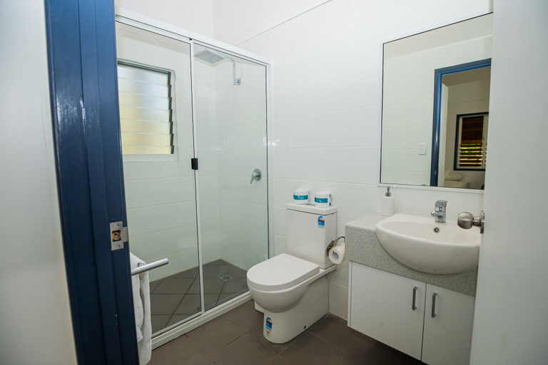 Bathroom 4, Great Keppel Island Hideaway, Livingstone - Pt B