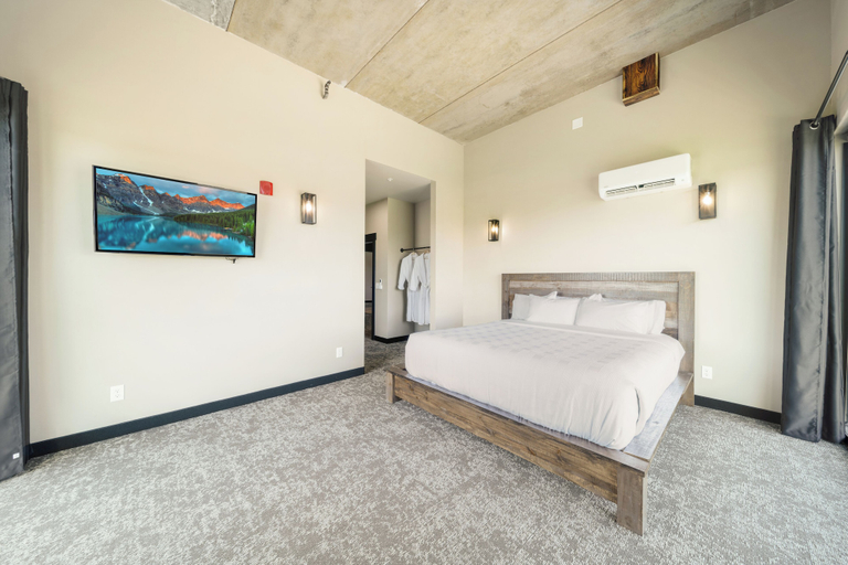 Bedroom 3, The Suites at Prairie Falls & Event Center, Kootenai