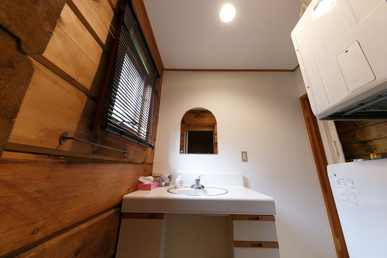 Bathroom 4, Loghouse Seseragi, Tsuru