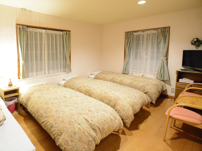 Bedroom 3, Pension Avenue, Yamanakako