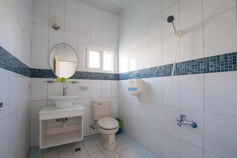 Bathroom 5, Palm Tree Hotel, Pingtung