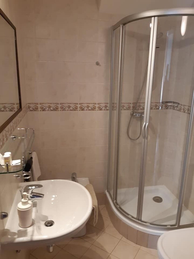 Bathroom 5, Residence Thunovska 19, Praha 6