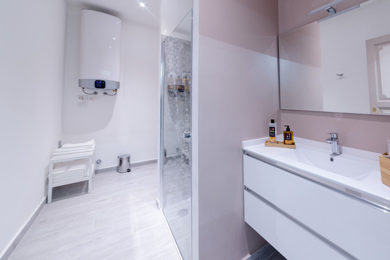 Bathroom 5, Re Vittorio, Torino