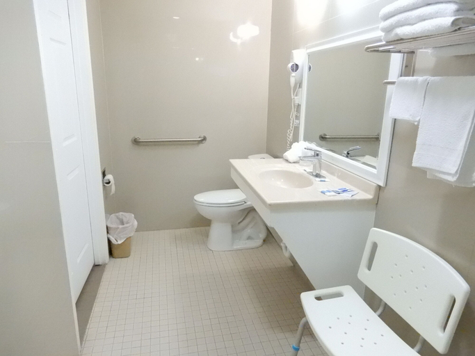 Bathroom 4, Siesta Inn McAllen, Hidalgo