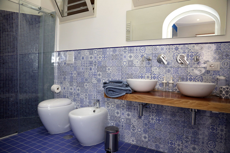 Bathroom 5, Sun&TheCity, Napoli