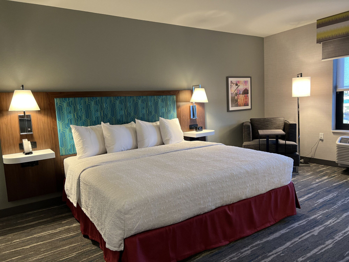 Bedroom 3, Hampton Inn & Suites Marina, Monterey