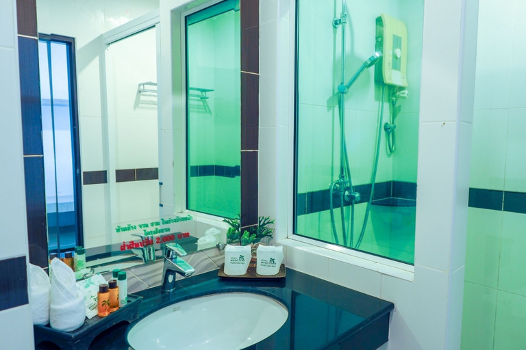 Bathroom 5, Chaolao Cabana Resort, Tha Mai