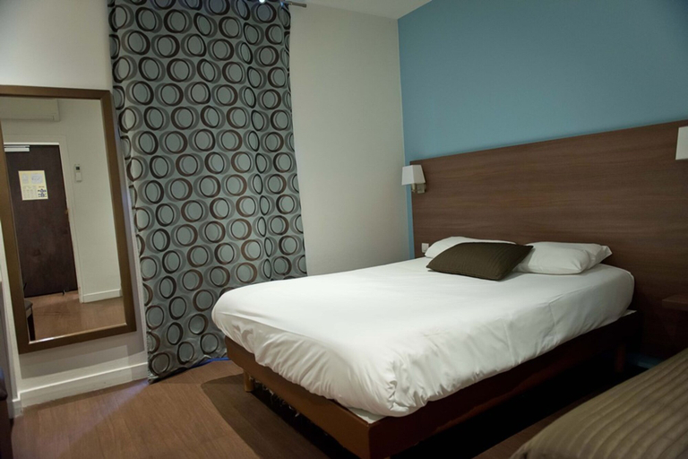 Bedroom 4, Hotel Montchapet, Côte-d'Or