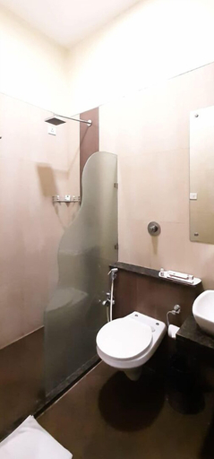 Bathroom, Vijaya Tej Clarks Inn, Patna