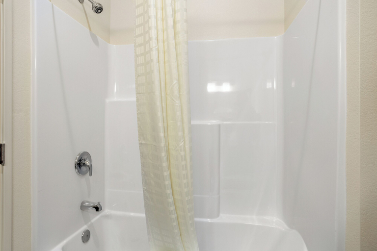 Bathroom 4, Cobblestone Hotel & Suites - De Pere/Green Bay, Brown