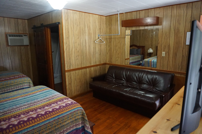 Others 5, Marshall's Creek Rest Motel, Sevier