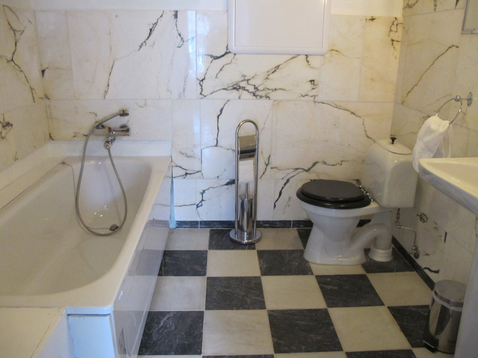Bathroom 3, Tørvis Hotell, Luster