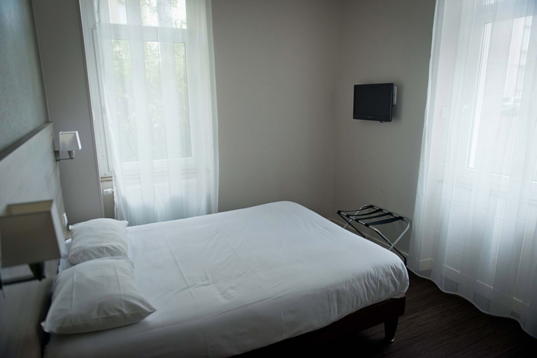 Bedroom 3, Hotel Montchapet, Côte-d'Or