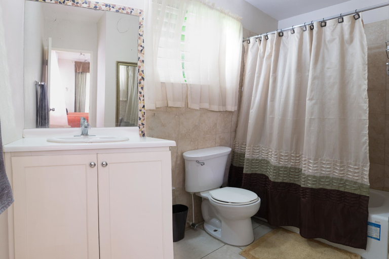 Bathroom, Wellington Cove