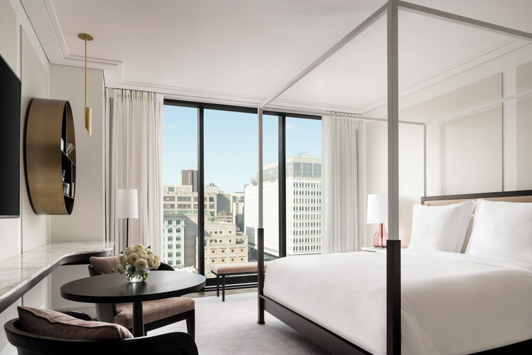 Bedroom 3, Four Seasons Hotel Montreal, Montréal