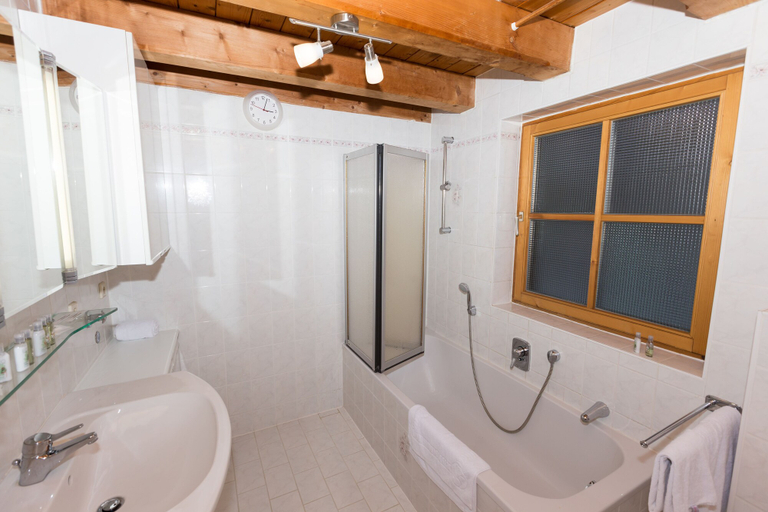 Bathroom 5, DEVA Hotel Kaiserblick, Traunstein