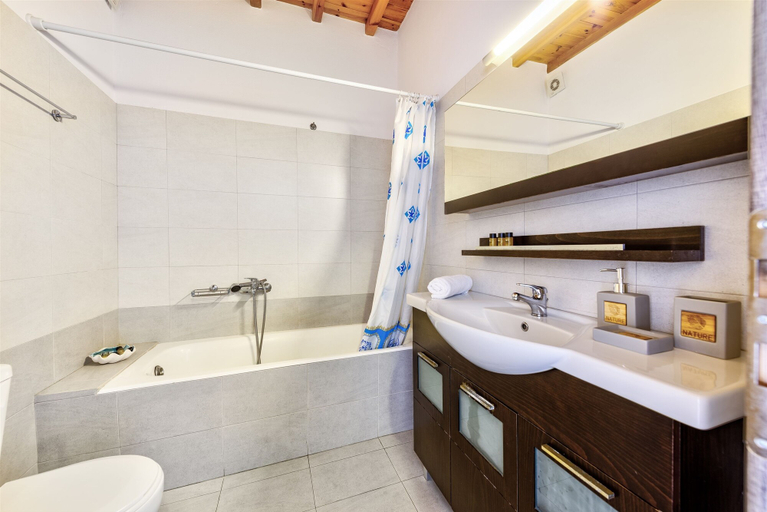 Bathroom 5, Jewel Apartments, South Aegean