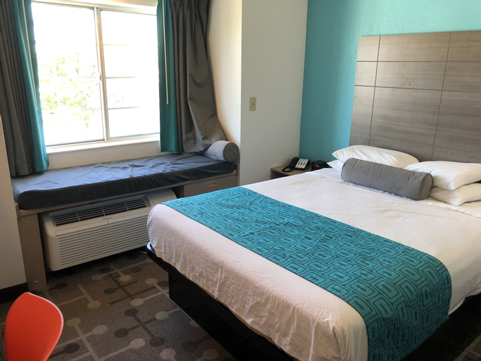Bedroom 3, Red Lion Inn & Suites Elk Grove Village, Cook