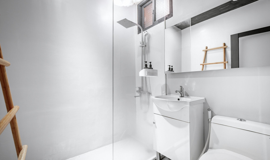 Bathroom 4, Seeking - Alishan Sunrise, Chiayi County