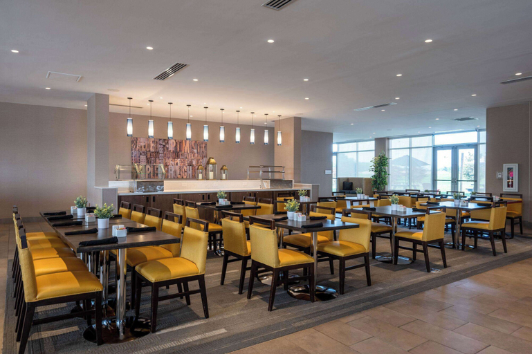 Food & Drinks 5, Wyndham Westfield, Hamilton